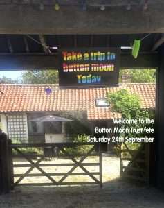 button moon sign